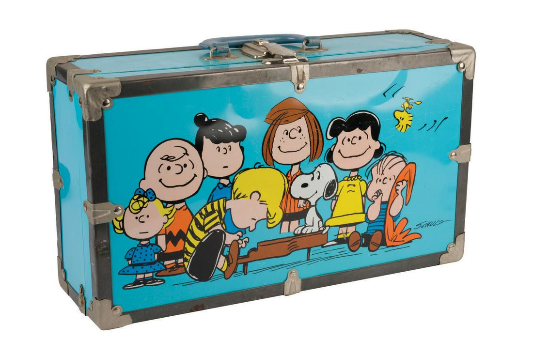 A Vintage Peanuts Metal Suitcase. (1 of 1)