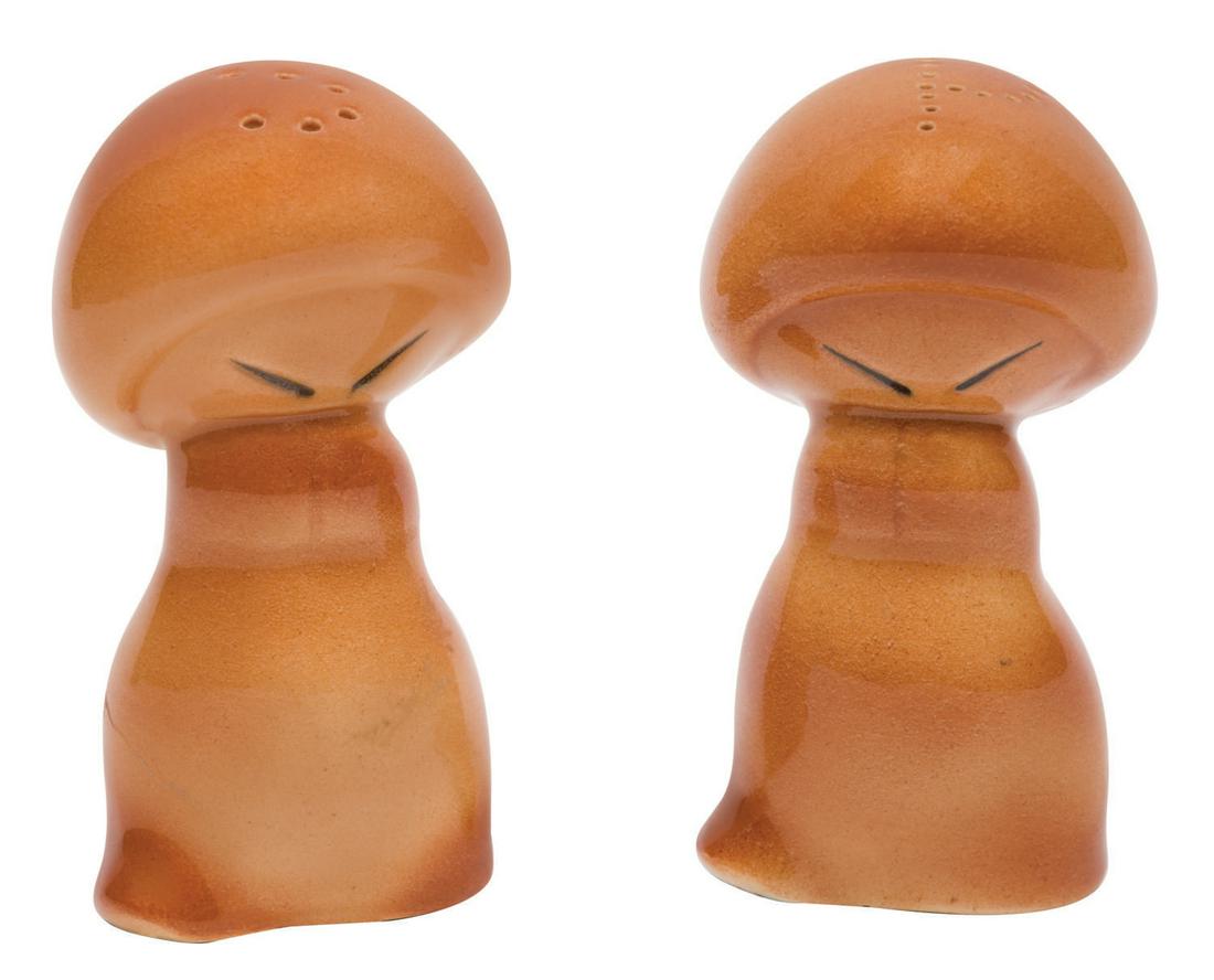 Vernon Kilns Fantasia Mushroom Salt & Pepper Shakers. (1 of 3)