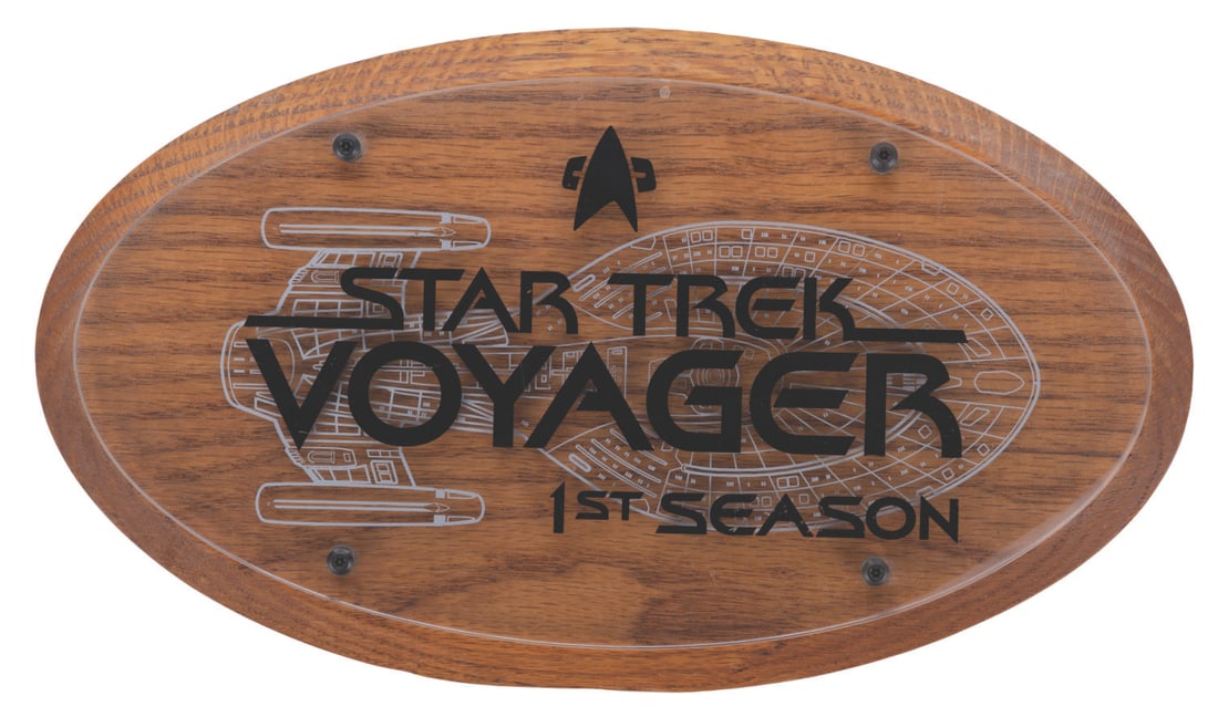 A Star Trek Voyager 1st Season Cast & Crew Plaque.: (Paramount, 1995) A very rare "Star Trek Voyager" first season cast and crew gift plaque. Plaques such as this one were made each year of the series exclusively for the cast and crew and were never av