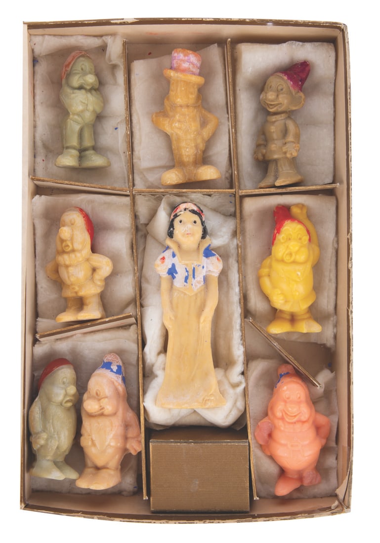 A Snow White & Dwarfs and Jiminy Cricket Soap Set. (1 of 5)
