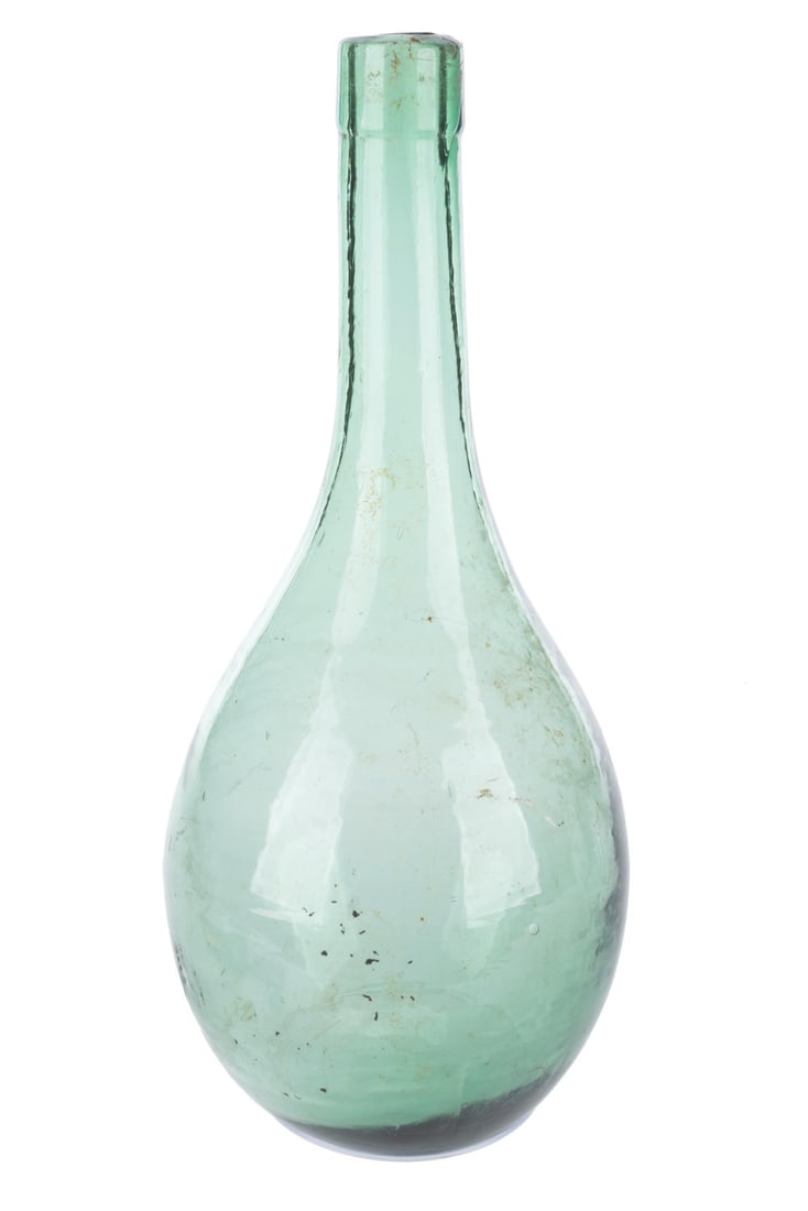 A Dorwinion Wine Bottle Prop and Thank You Card from The Hobbit.: (Warner Bros., 2013) A screen-used Dorwinion wine bottle prop from “The Desolation of Smaug,” with a crew thank you card from Peter Jackson, Fran Walsh, Philippa Boyens, Carol Cunningham, and