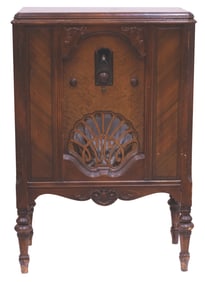 A Philco Model 87 Radio.