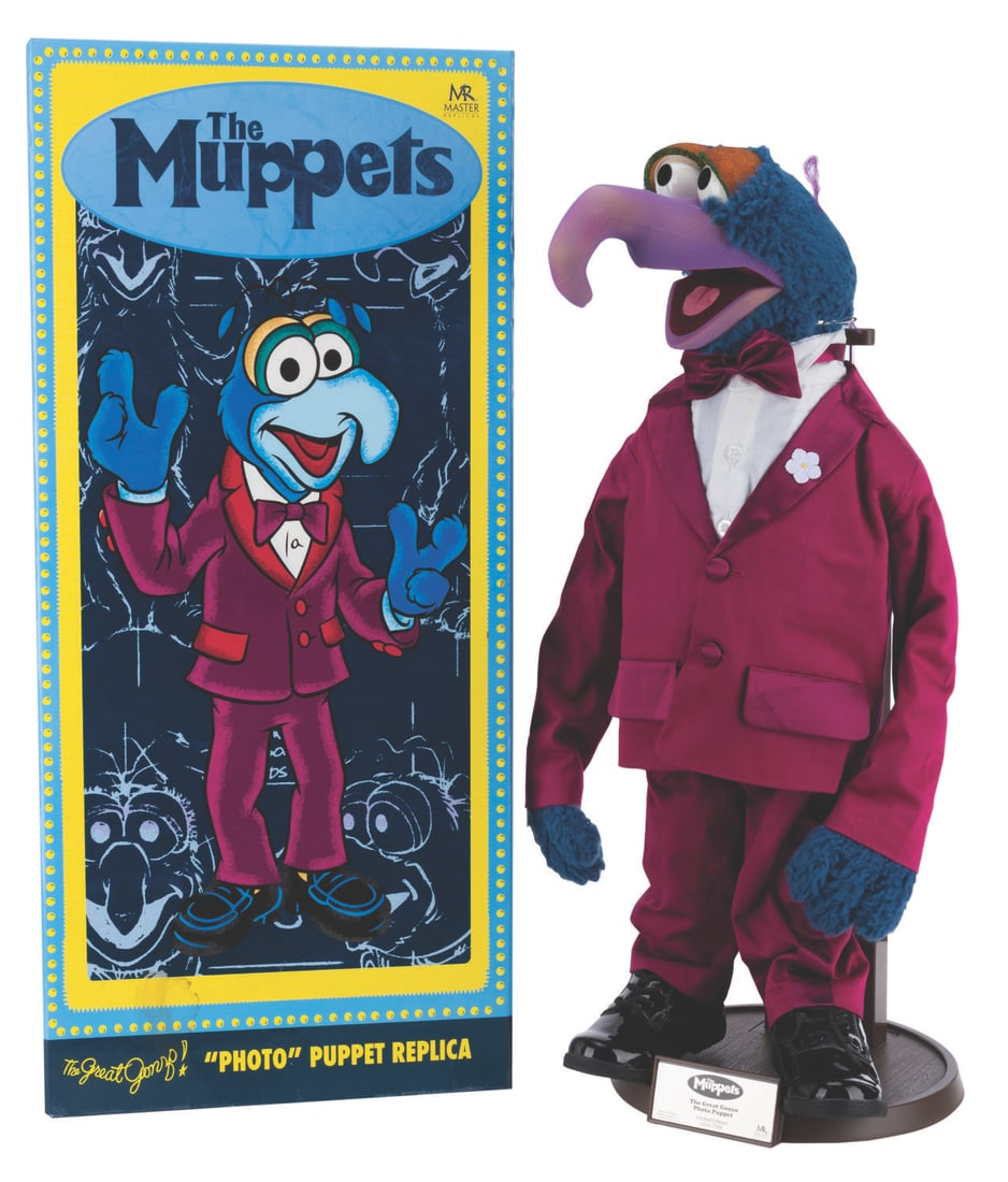 A Limited Edition Gonzo Photo Puppet Replica.: (Master Replicas, 2007) A Great Gonzo Photo Puppet replica, faithfully reproduced by Henson puppeteer Terry Angus. This fully poseable Gonzo is based on the "photo puppets" created by The Jim Henson