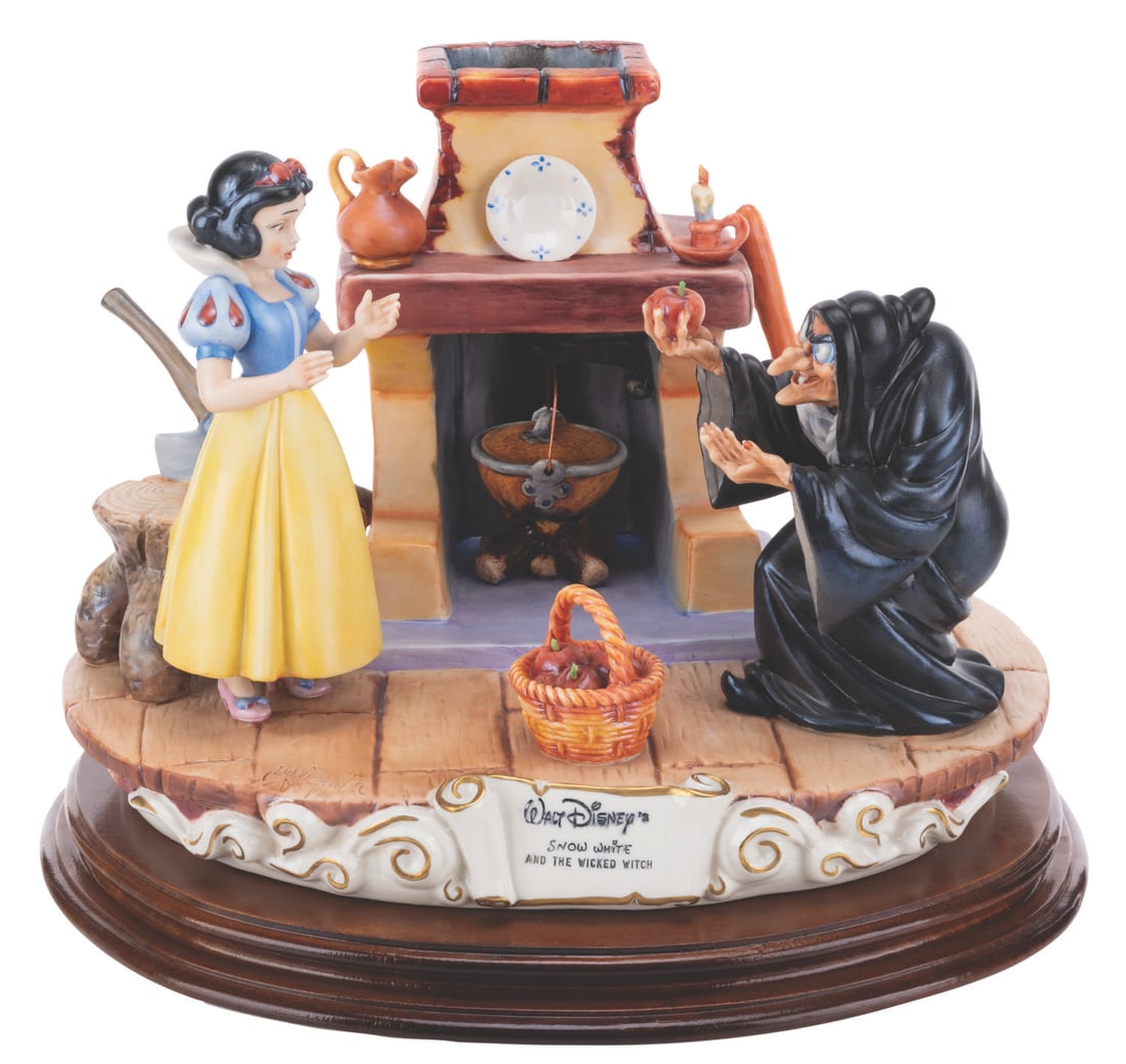 A "Snow White and the Witch" Capodimonte Sculpture. (1 of 9)