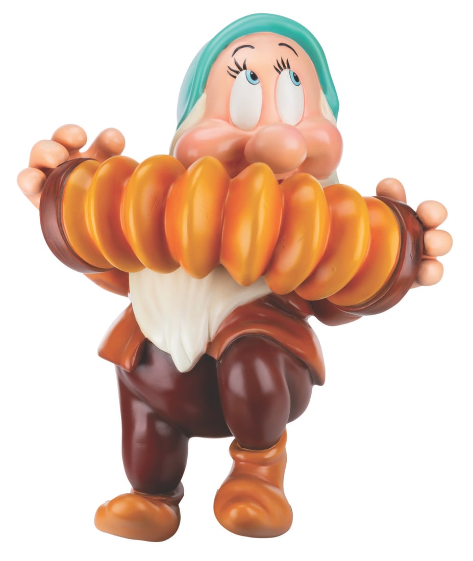 A "Snow White" Bashful Disney Store Display Figure. (1 of 4)