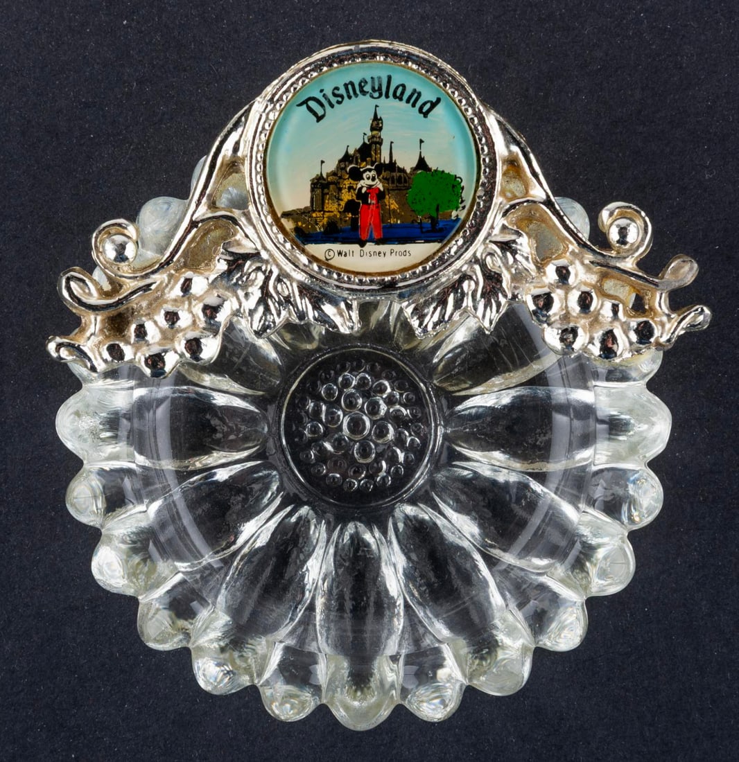 A Disneyland Souvenir Trinket Dish. (1 of 1)
