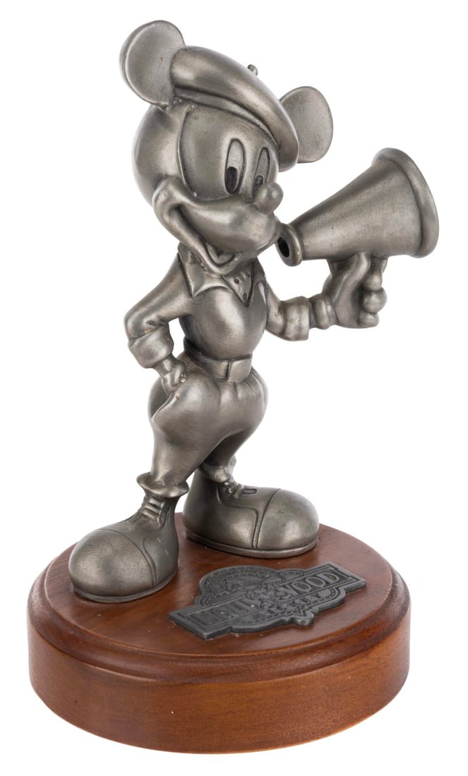 A Hollywood Mickey Statue. - 3