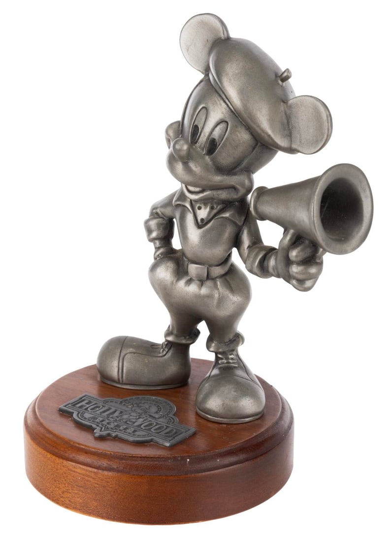 A Hollywood Mickey Statue. - 4