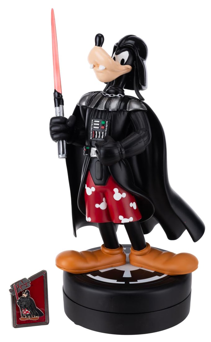 A Goofy as Darth Vader Medium Fig with Pin. (1 of 5)