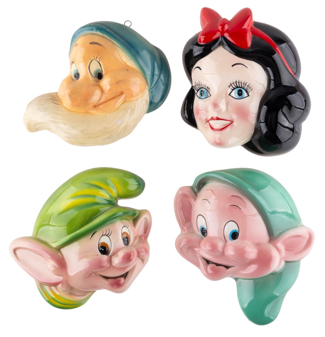 A Collection of "Snow White and the Seven Dwarfs" Wall Plaque. (1 of 1)