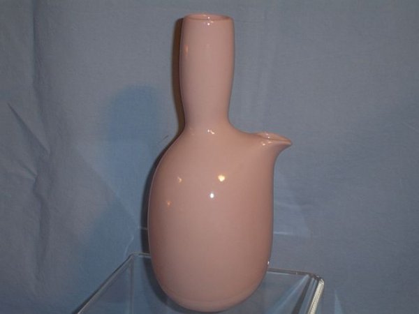 Russel Wright Iroquois Wine Carafe Pink Sherbet: Good condition: no chips or cracks. Measurements: Approx 10" (h)