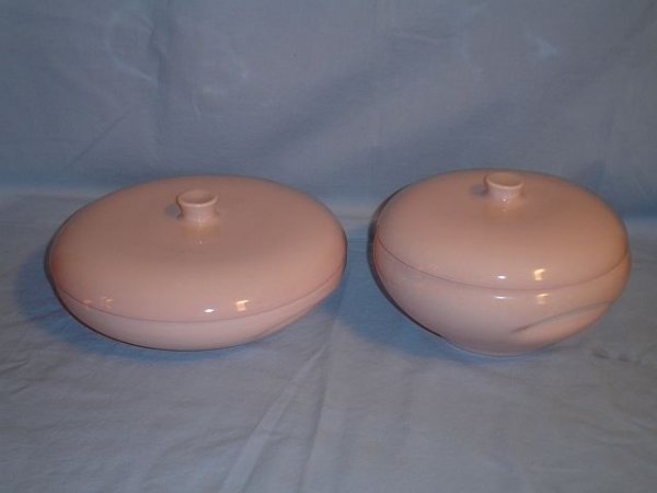 2 Russel Wright Iroquois Covered Casseroles Pink: One divided covered casserole dish with lid and recessed handles measurements: 10" (w), one round covered casserole dish with lid and recessed handles measurements: 8" (w). Good condition no chips or