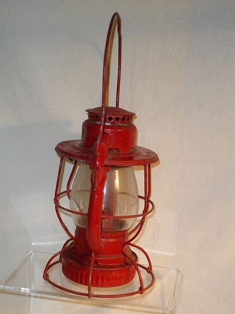 Dietz Red Vesta Railroad Lantern - 2