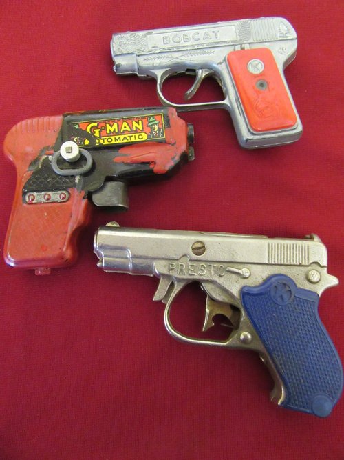 Vintage G-Man and Kilgore toy gun lot: -G-Man Automatic toy gun, made by LOUIS MARX & CO., 200-5TH AVE., NEW YORK, N.Y. It's a wind up, tin G-Man Automatic that when wound up makes sound and sparkles when pulling the trigger. The black app