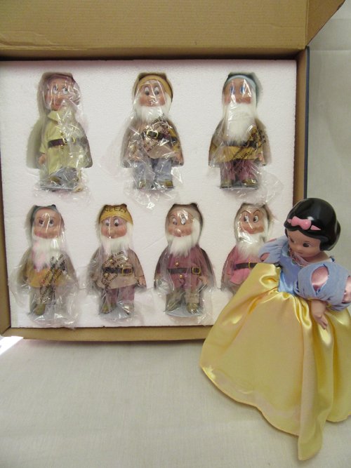 Snow White and the Seven Dwarfs 70th Anniversary Dolls (1 of 4)