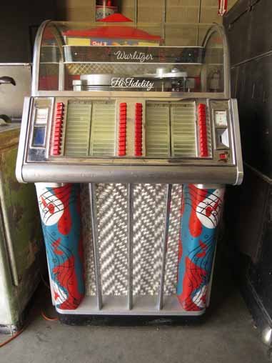 Vintage Wurlizter Hi-Fidelity Juke Box 54x27x29.5: Vintage Wurlizter Hi-Fidelity Juke Box 54x27x29.5 inches