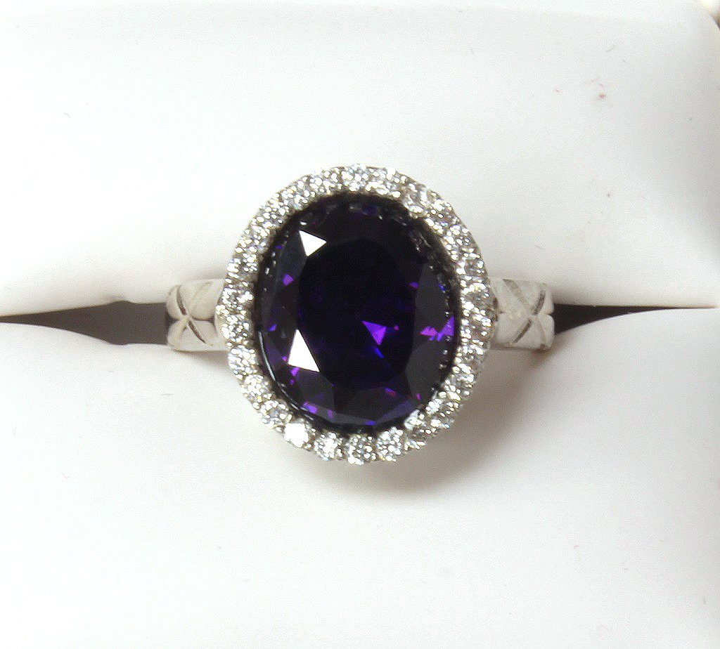3 ct. amethyst ring set in sterling silver. (1 of 2)