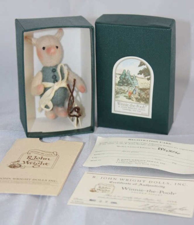 Robert John Wright Pocket (Pig) Piglet: Robert John Wright, Pocket (Pig) Piglet in mohair wool. The Pocket series is base on the original illustrations in the A.A. Milne books. Ltd. #3056 of 3500. Size: 3.5" H Excellent condition.