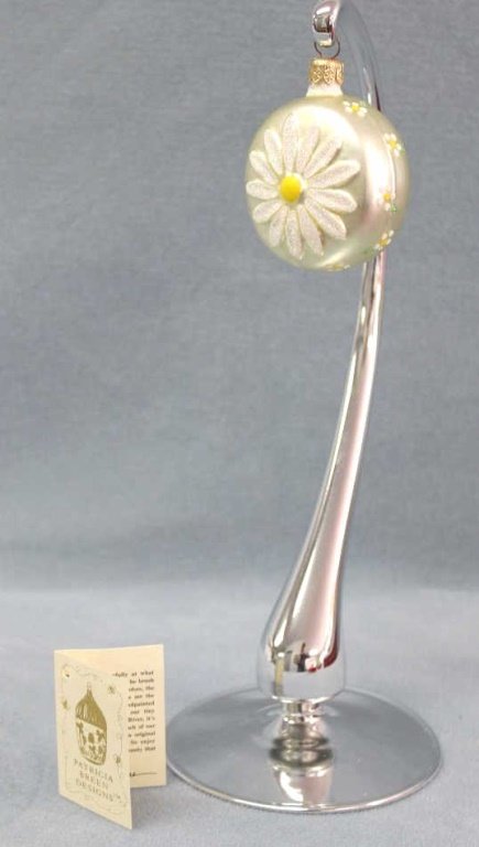 Patricia Breen "Daisy Medallion" Ornament (1 of 5)
