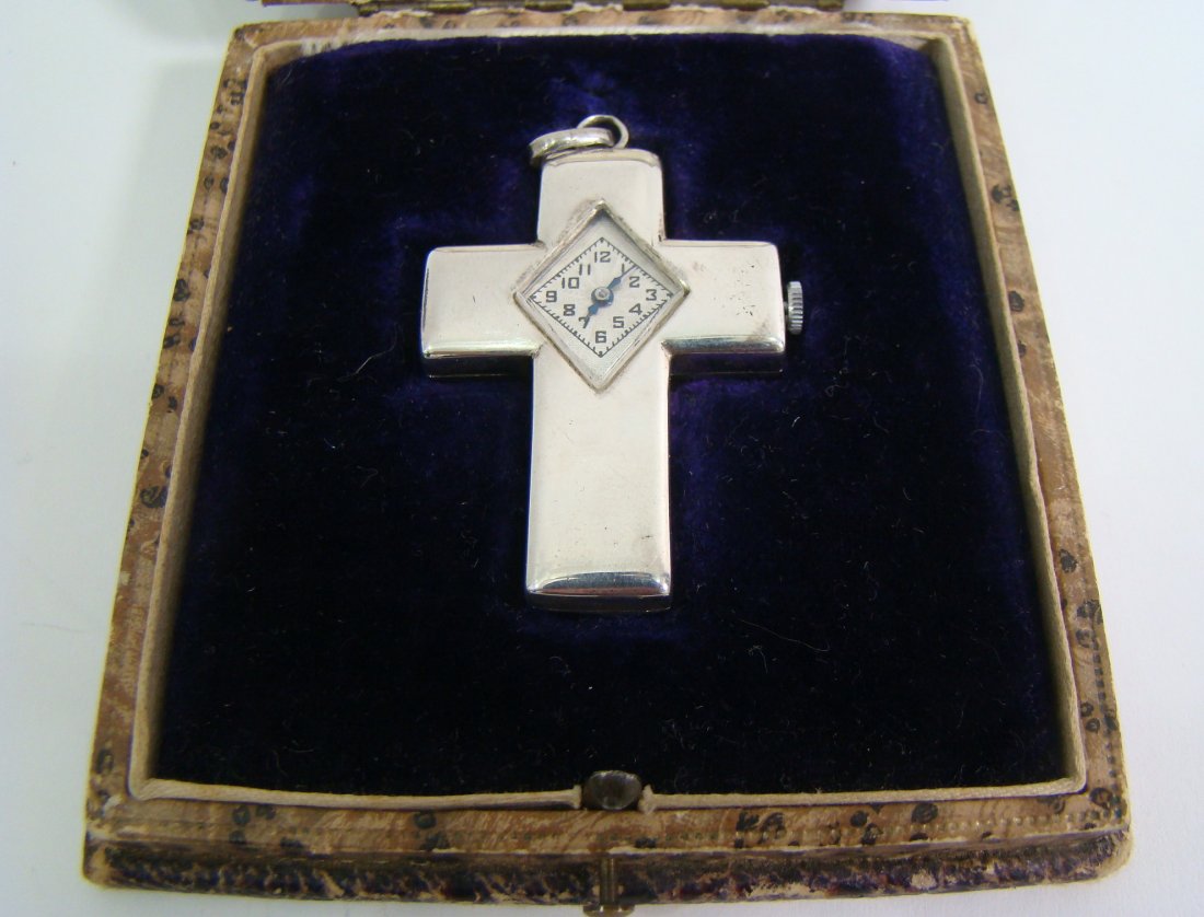 VINTAGE SILVER CROSS FORM CASED WIND WATCH (1 of 4)