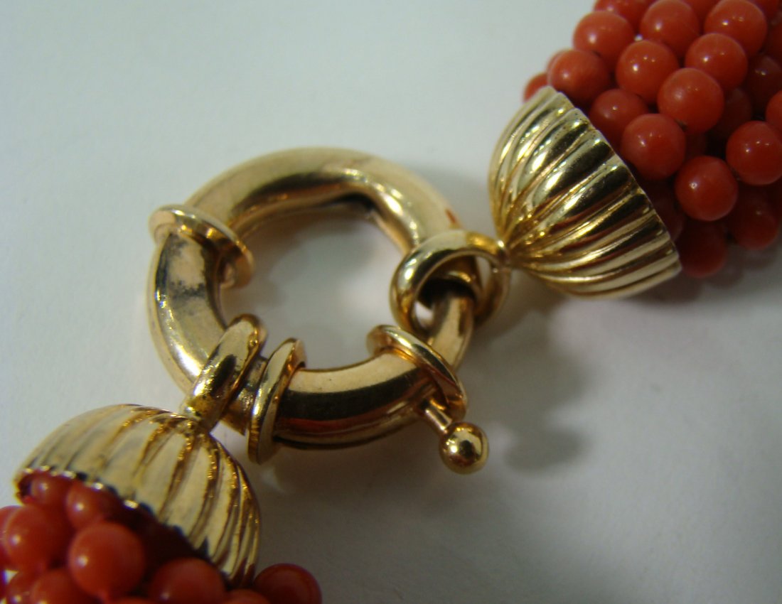 SUPERBA LARGE CORAL NECKLACE (1 of 3)