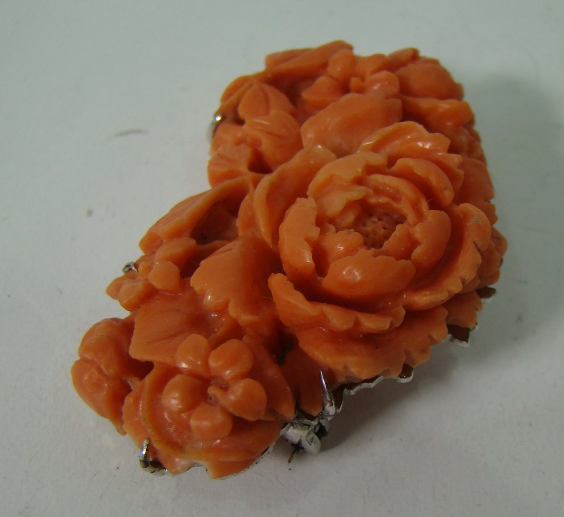 BROOCH OF CORAL AND GOLD (1 of 2)