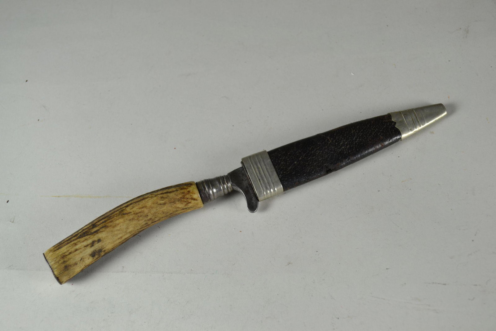 Small Early Side Knife: with stag grip. Blade has moderate pitting. Scabbard has large chip in leather. Blade: 4", overall 9"
