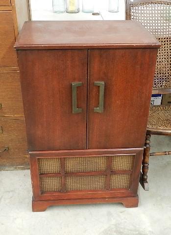 Vintage Trutone Stereo & Turntable: in mahogany case, wear to finish, 37" h x 23" w x 17" d