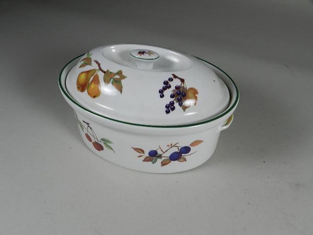 Royal Worcester Covered Casserole: Eversham Vale pattern, 10" w