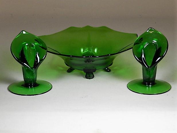 Cambridge Glass Calla Lily Console Set: in green with footed center bowl and 2 candlesticks, excellent condition. Bowl: 4" h x 13" w