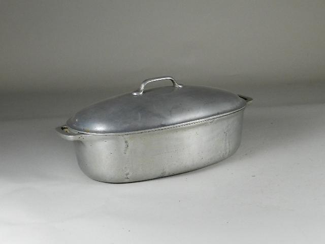Griswold No 3 Aluminum Oval Roaster: wear from use, 14 1/2" long