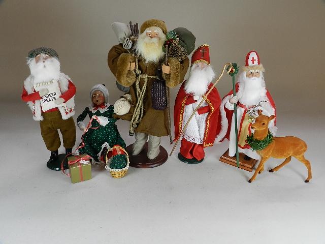 Group of 3 Byers Choice Carolers & 2 Santas: Group of 3 Byers Choice Carolers & 2 Santas