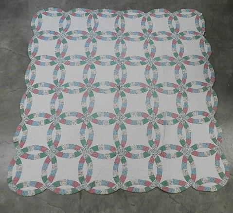 Double Wedding Ring Quilt: 83" h x 83" w