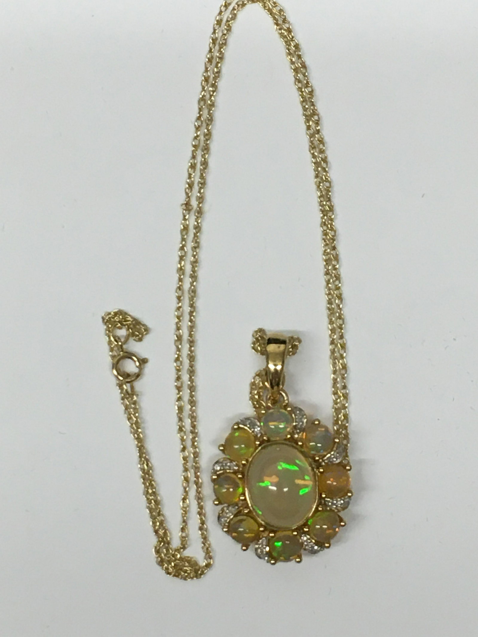 14k Yellow Gold Necklace & Moonstone Pendant: approximately 18" long, 3.7 grams tw
