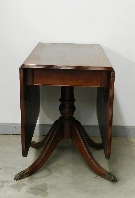 Mahogany Duncan Phyfe Style Drop Leaf Table: 29" h x 40" w x 20" d
