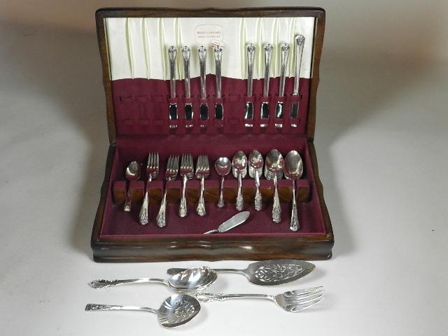 52 Piece Holmes & Edwards Silverplate Flatware Set: & miscellaneous silverplate pieces