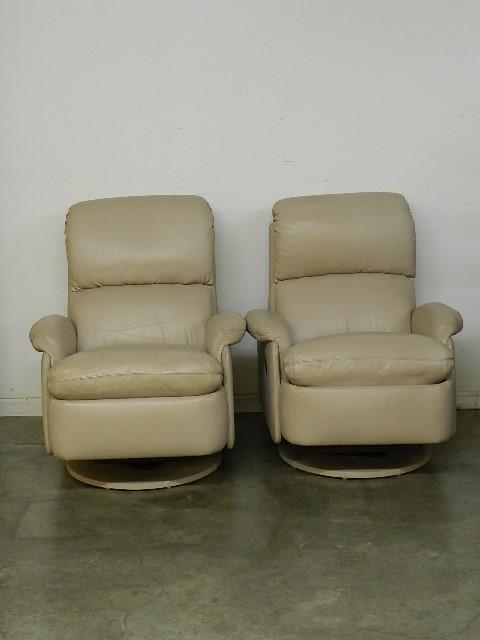 Pair of Leather Swivel Recliners: Pair of Leather Swivel Recliners