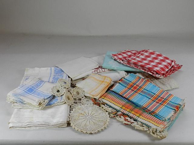 Group of Vintage Linens: Group of Vintage Linens