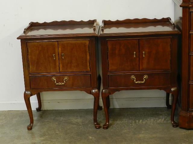 King 5 Piece Bedroom Suite by Thomasville: king bed, dresser, chest, two night stands