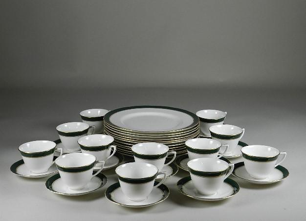 36 Piece Royal Worcester "Cavendish Leather" China: 36 Piece Royal Worcester "Cavendish Leather" China