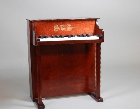 Schoenhut 25 Key Childs Piano: loose side panel, some wear to finish, 19 3/4"h x 17"l