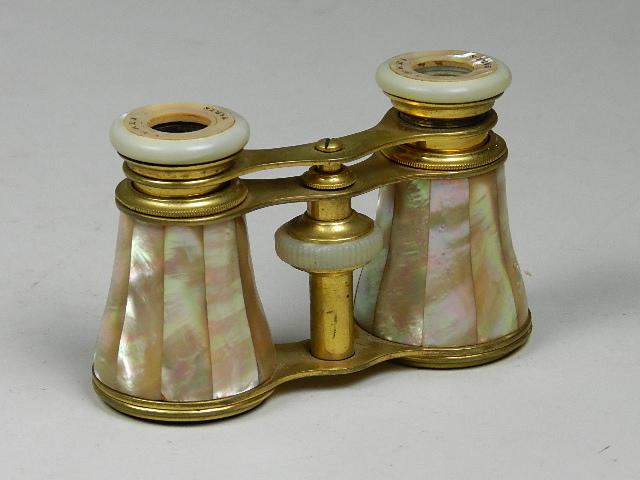 Vintage Verdi Paris Opera Glasses/Binoculars: mother of pearl, minor damage, 4"w