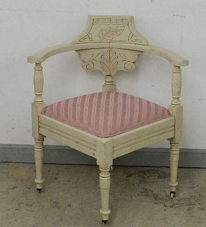 Leaf Decorated Upholstered Corner Chair: 27 1/2"h