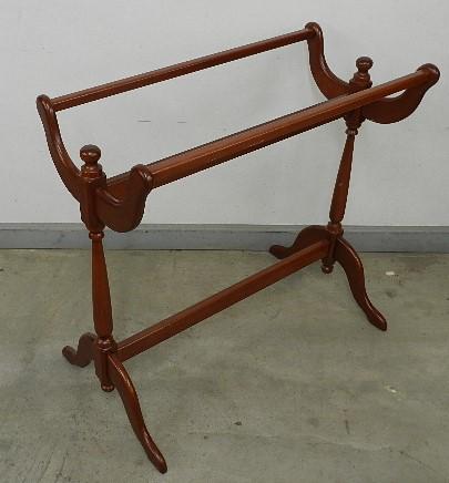 Henkel Harris Wild Black Cherry Quilt Rack: 28"h x 28 3/4"w x 14 3/4"d