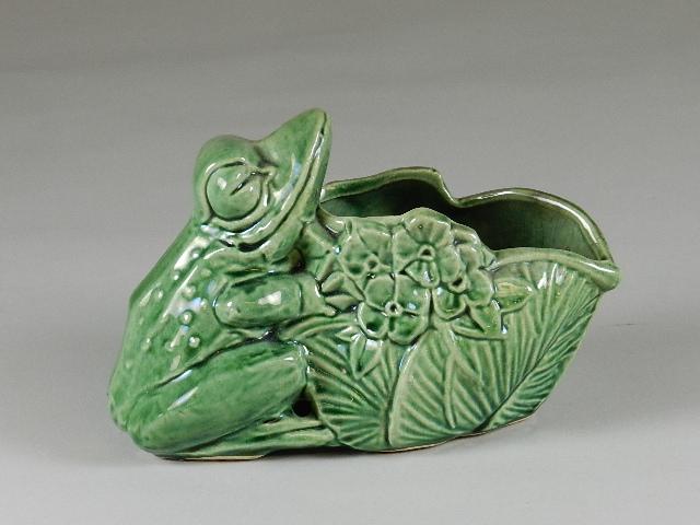 McCoy Art Pottery Frog Planter (1 of 4)