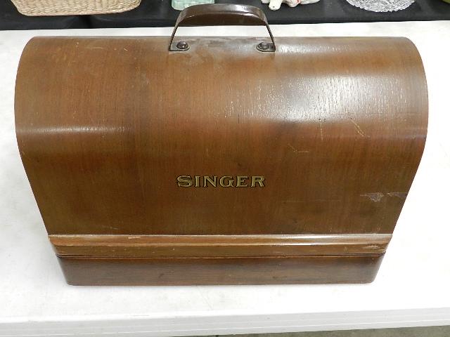 Antique Singer Sewing Machine (1 of 3)