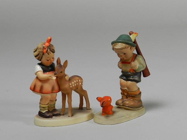 2 Goebel Hummels: Sensitive Hunter, Friends: trademark 3,5. Minor wear, tallest 5"