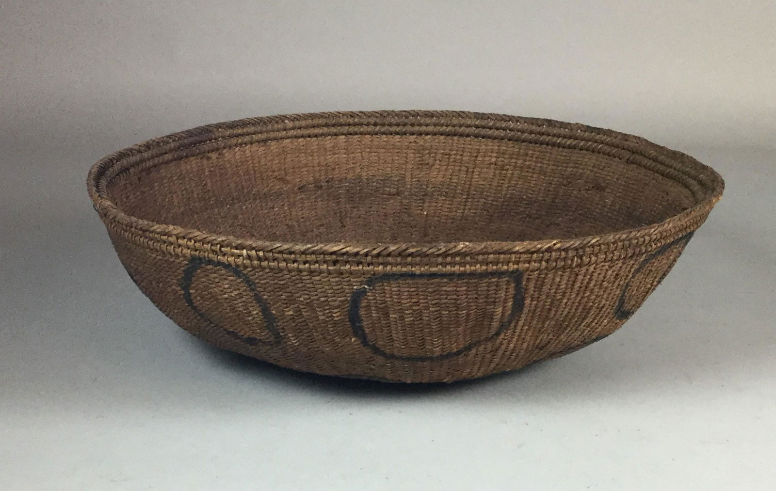 Large Native American Basket (1 of 5)