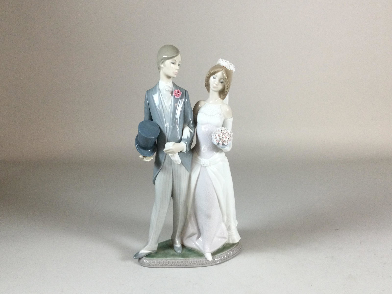 Lladro #1404 Figures Bride & Groom (1 of 5)