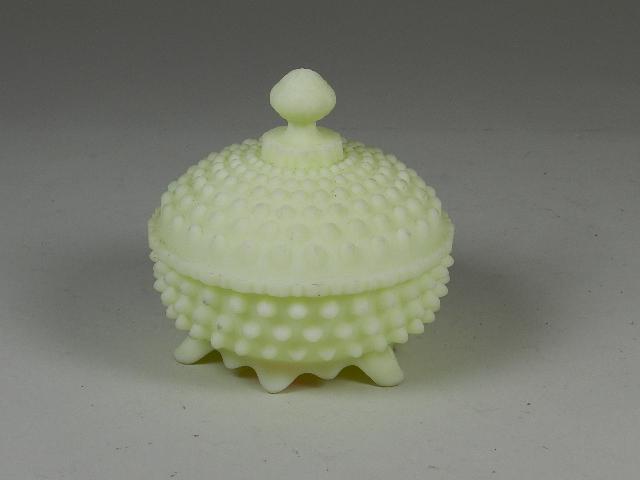 Fenton Burmese Hobnail Covered Dish: minor wear, 6" h